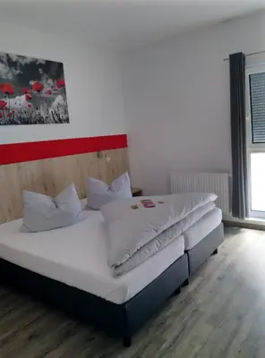 Ein Bett oder Betten in einem Zimmer der Unterkunft Hotel Hohenloher Tor