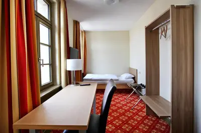 Ein Bett oder Betten in einem Zimmer der Unterkunft Bahnhof Busch