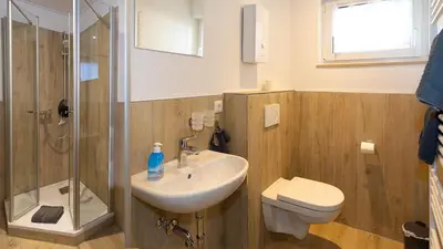 Ein Badezimmer in der Unterkunft Gästezimmer - Ferienwohnung 1 - Brauhaus Dürr