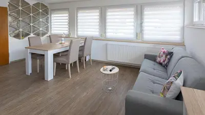 Ein Sitzbereich in der Unterkunft Gästezimmer - Ferienwohnung 1 - Brauhaus Dürr