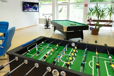 Eine Spielezimmer in der Unterkunft Parkblick Appartement - Entspannung pur!