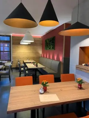Ein Restaurant oder anderes Speiselokal in der Unterkunft Hotel Maxdorfer Hof