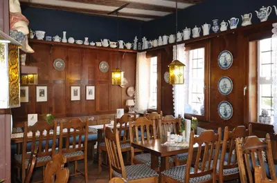 Ein Restaurant oder anderes Speiselokal in der Unterkunft Hotel Schmuckkästchen