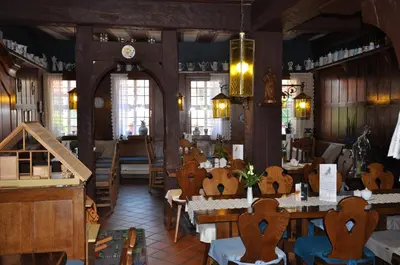 Ein Restaurant oder anderes Speiselokal in der Unterkunft Hotel Schmuckkästchen