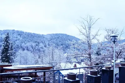 Ein allgemeiner Bergblick oder ein Berglick von des Hotels aus