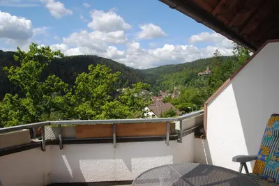 Ein allgemeiner Bergblick oder ein Berglick von des Hotels aus