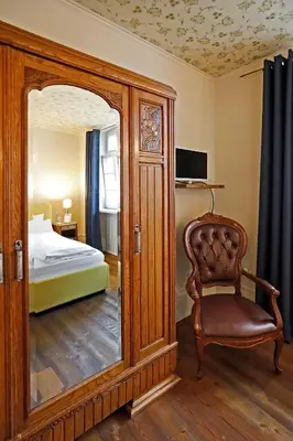 Ein Bett oder Betten in einem Zimmer der Unterkunft WEINreich, Gästezimmer & Weinstube
