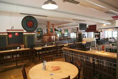 Ein Restaurant oder anderes Speiselokal in der Unterkunft Brau Art Hotel