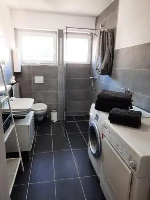 Ein Badezimmer in der Unterkunft TOP gelegenes Appartment tla mit Garten für bis zu 5 Personen