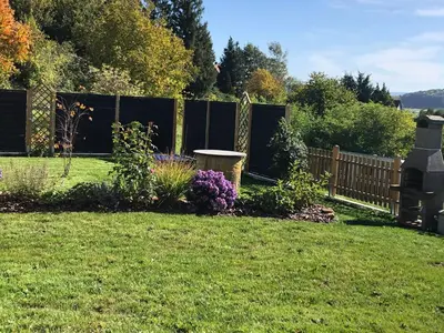 Ein Garten an der Unterkunft Ferienwohnungen Zerbe