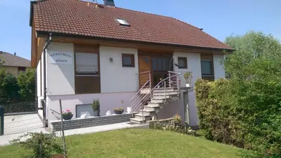 Das Gebäude in dem sich die Ferienwohnung befindet