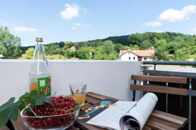 Ein allgemeiner Bergblick oder ein Berglick von der Ferienwohnung aus