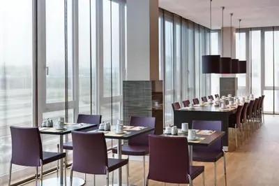 Ein Restaurant oder anderes Speiselokal in der Unterkunft IntercityHotel Darmstadt