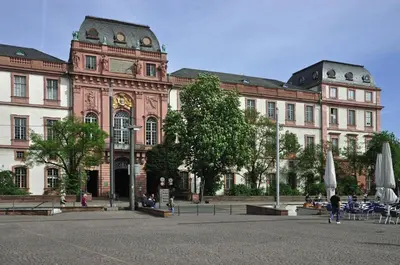 Das Gebäude in dem sich das Hotel befindet