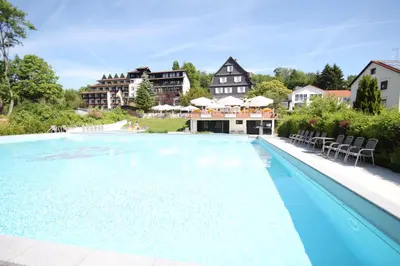 Der Swimmingpool an oder in der Nähe von Gästehaus Dorflinde