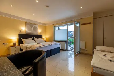 Ein Bett oder Betten in einem Zimmer der Unterkunft Gasper Business & Garden Hotel