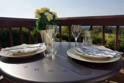 Ein Balkon oder eine Terrasse in der Unterkunft Ruhige Ferienwohnung mit Fernblick
