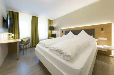 Ein Bett oder Betten in einem Zimmer der Unterkunft Hotel Hiller in Abstatt