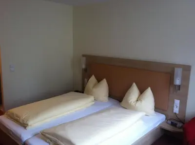 Ein Bett oder Betten in einem Zimmer der Unterkunft Tauberhotel Kette