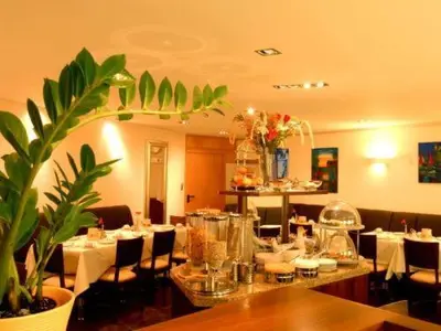 Ein Restaurant oder anderes Speiselokal in der Unterkunft Hotel Sterkel