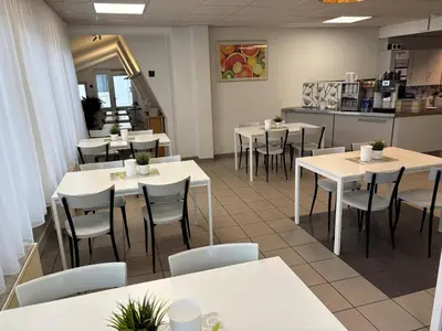 Ein Restaurant oder anderes Speiselokal in der Unterkunft Hotel Drei König- Ihr Transithotel