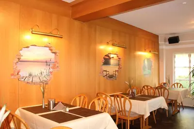 Ein Restaurant oder anderes Speiselokal in der Unterkunft Landhaus Hotel Müller