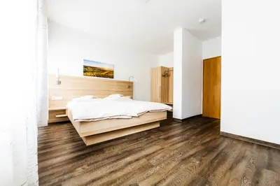 Ein Bett oder Betten in einem Zimmer der Unterkunft Gästehaus zur Post