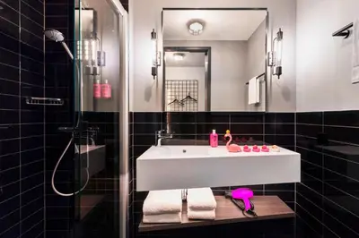 Ein Badezimmer in der Unterkunft Moxy Darmstadt
