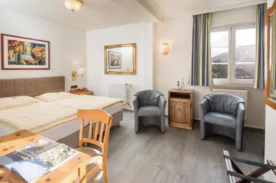 Ein Sitzbereich in der Unterkunft Hotel-Restaurant Hackteufel