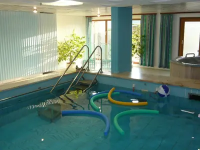 Der Swimmingpool an oder in der Nähe von Hochwald Hotel & Apartment