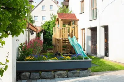 Ein Kinderspielbereich in der Unterkunft Wein & Bett Weihbrecht