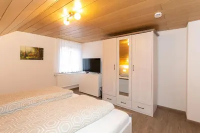 Ein Bett oder Betten in einem Zimmer der Unterkunft Gästezimmer - Ferienwohnung 2 - Brauhaus Dürr