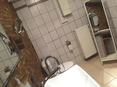 Ein Badezimmer in der Unterkunft Weinschlößchen im Weingut Roos