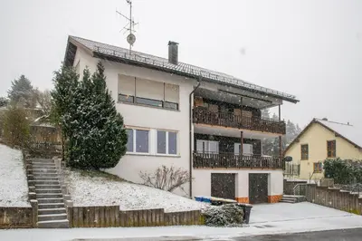 Das Gebäude in dem sich die Pension befindet