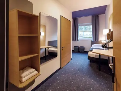 Ein Bett oder Betten in einem Zimmer der Unterkunft B&B Hotel Kaiserslautern
