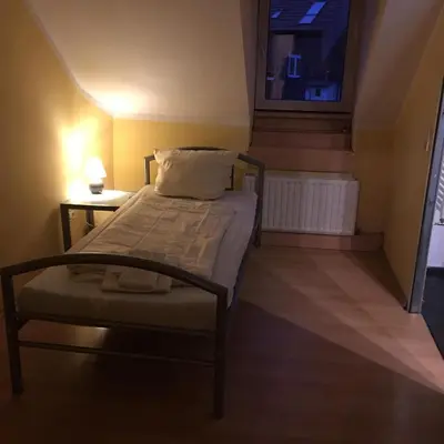 Ein Bett oder Betten in einem Zimmer der Unterkunft Doppelbettzimmer mit Bad