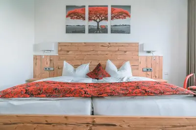 Ein Bett oder Betten in einem Zimmer der Unterkunft Hotel Sonne Garni