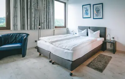 Ein Bett oder Betten in einem Zimmer der Unterkunft Hotel Sonne Garni
