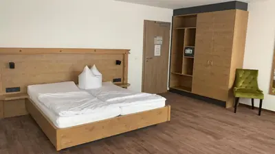 Ein Bett oder Betten in einem Zimmer der Unterkunft Forsthof