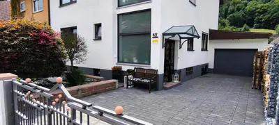 Das Gebäude in dem sich die Ferienwohnung befindet