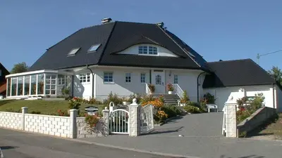 Das Gebäude in dem sich die Ferienwohnung befindet