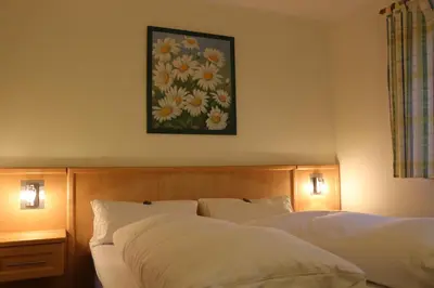 Ein Bett oder Betten in einem Zimmer der Unterkunft Gästehaus Kirschgarten