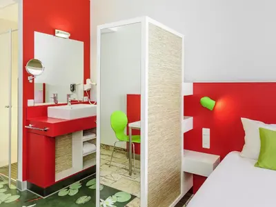 Ein Bett oder Betten in einem Zimmer der Unterkunft ibis Styles Karlsruhe Ettlingen