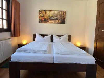 Ein Bett oder Betten in einem Zimmer der Unterkunft Hotel Weingärtner