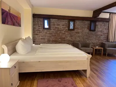 Ein Bett oder Betten in einem Zimmer der Unterkunft Hotel Weingärtner
