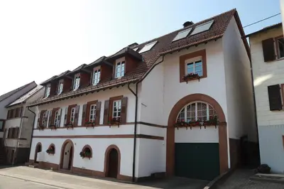 Das Gebäude in dem sich die Ferienwohnung befindet