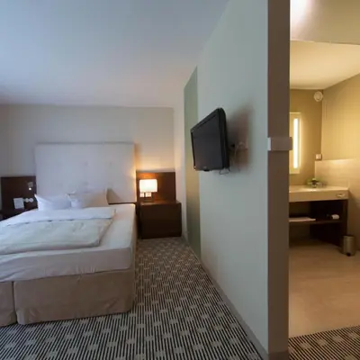 Ein Bett oder Betten in einem Zimmer der Unterkunft SeeHotel Ketsch