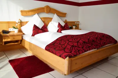 Ein Bett oder Betten in einem Zimmer der Unterkunft Hotel Weinhaus Wiedemann