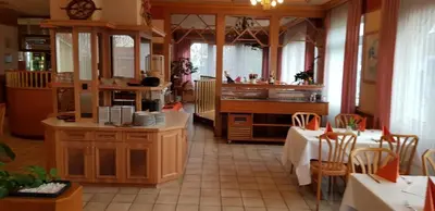 Ein Restaurant oder anderes Speiselokal in der Unterkunft MyRooms - Margaretenhof