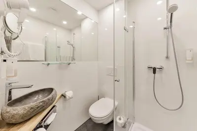 Ein Badezimmer in der Unterkunft Arens Hotel 327mNN